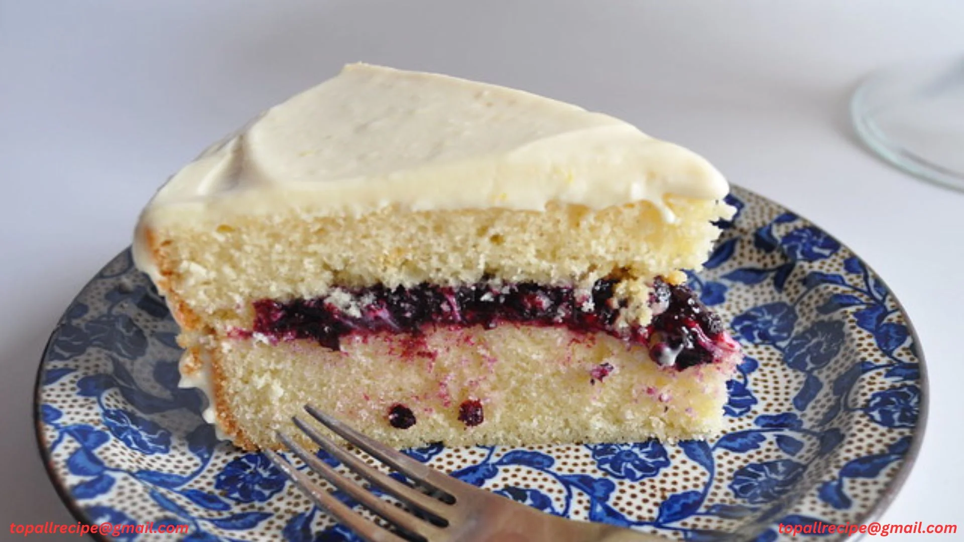 Vanilla Cake With Blueberry Filling