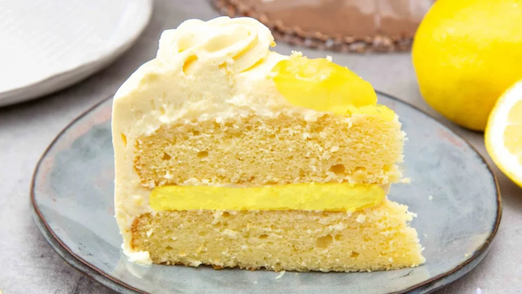 Vanilla Cake With Lemon Curd