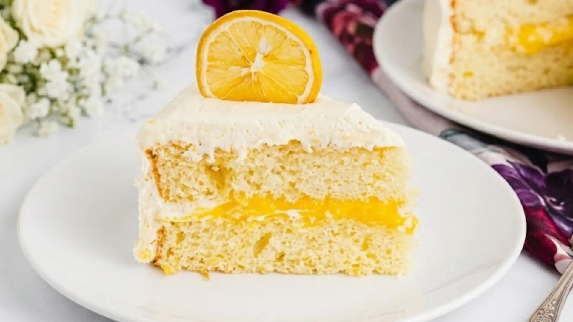 Vanilla Cake With Lemon Curd