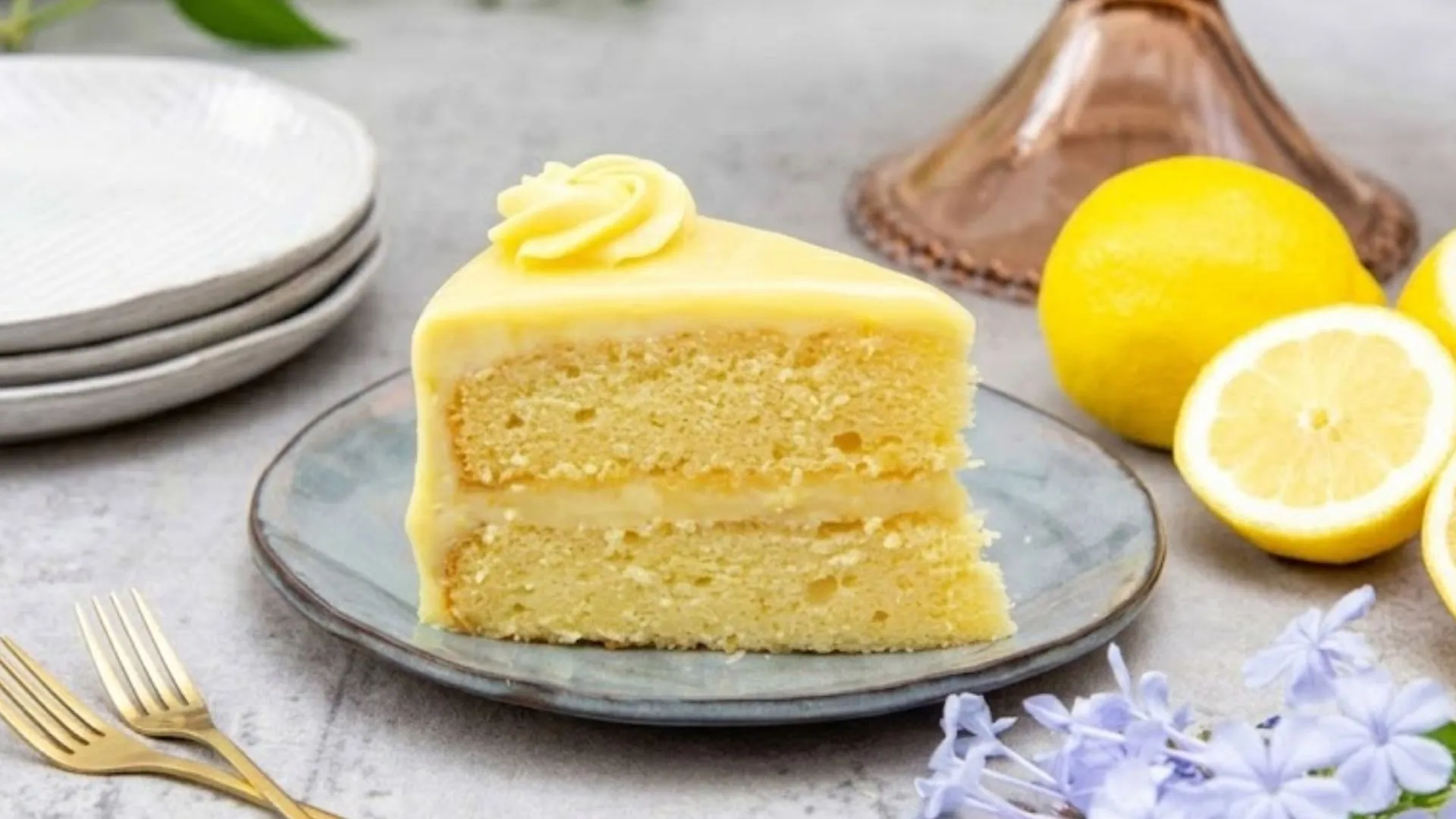 Vanilla Cake With Lemon Icing Recipe